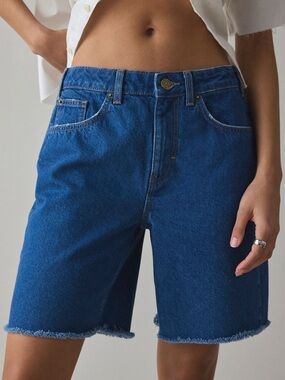 BDG Tori Mid Rise Cut Off Jorts